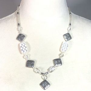 ☀️Handmade white and silver toned pendant necklace